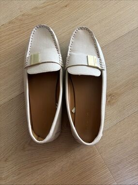 Calvin Klein Light Tan/Cream Leather Loafers with Gold Plaque - Size 9